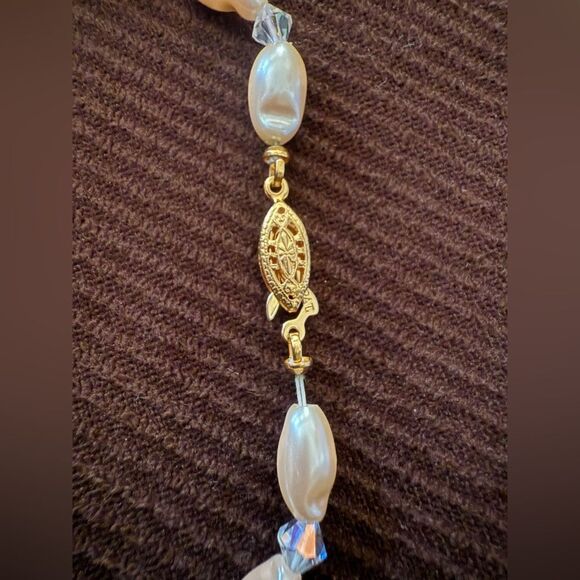 Vintage Faux Pearl & Crystal Bead Necklace with Gold Filigree Clasp - Picture 11 of 17